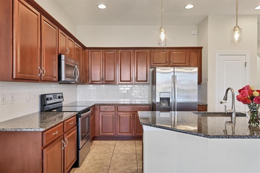 For Sale: $413,000 (2 beds, 2 baths, 1581 Square Feet)