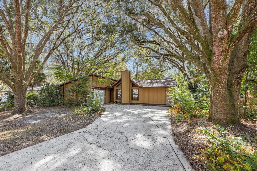 Active With Contract: $270,000 (3 beds, 2 baths, 1340 Square Feet)