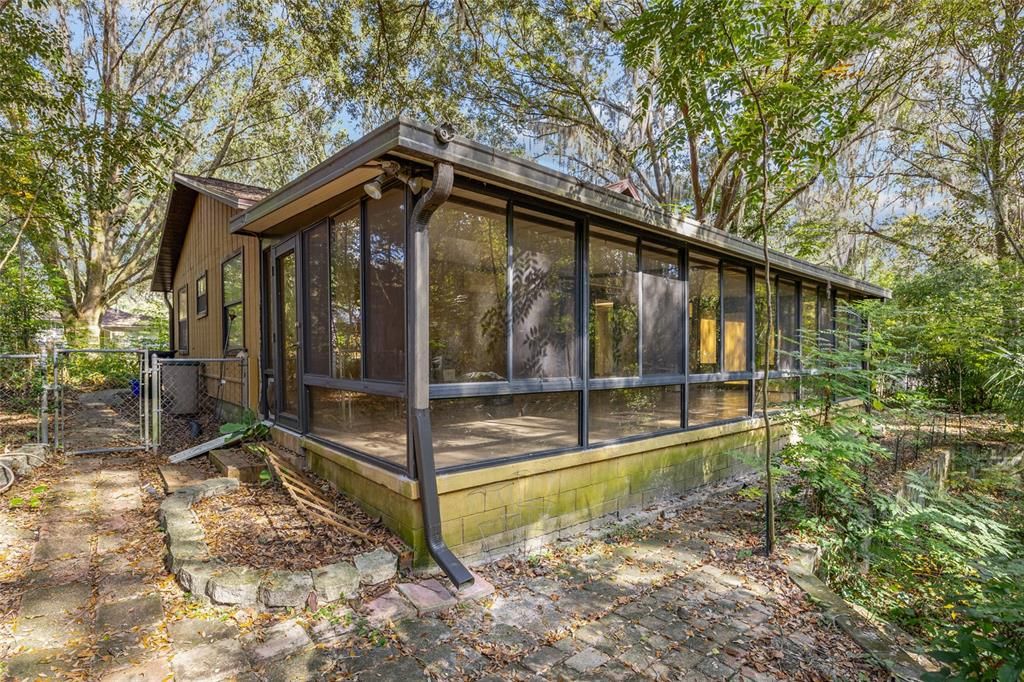 Active With Contract: $270,000 (3 beds, 2 baths, 1340 Square Feet)