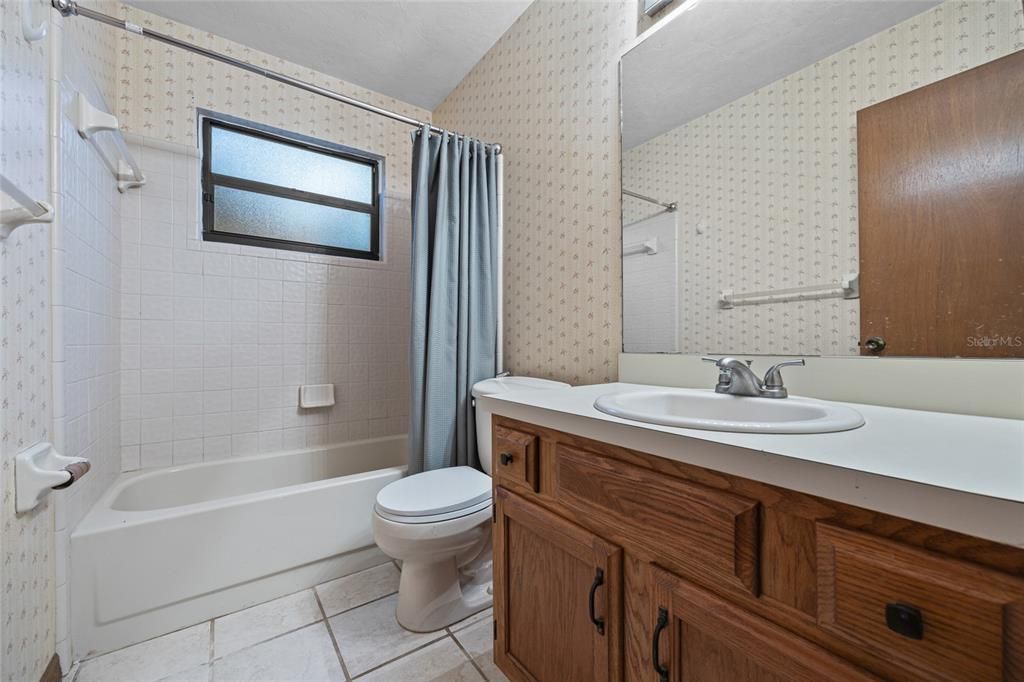 Active With Contract: $270,000 (3 beds, 2 baths, 1340 Square Feet)