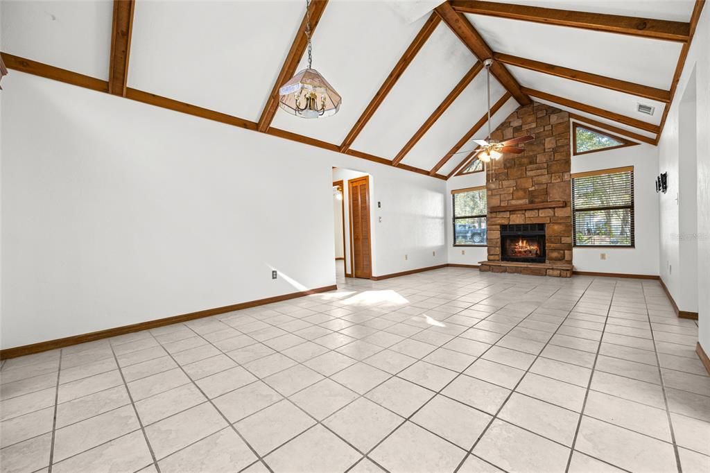 Active With Contract: $270,000 (3 beds, 2 baths, 1340 Square Feet)