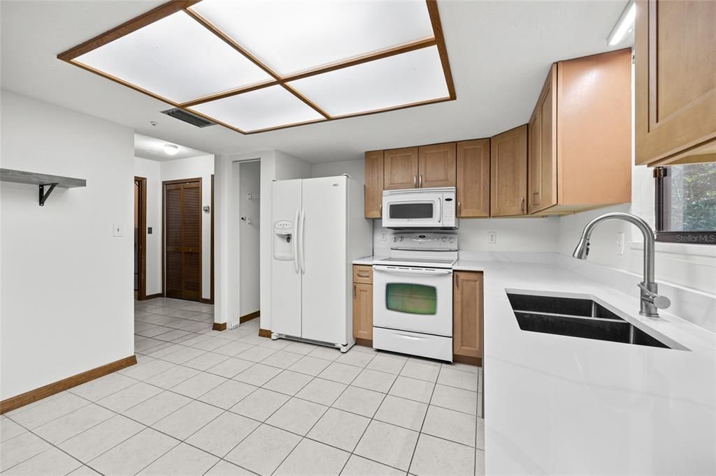 Active With Contract: $270,000 (3 beds, 2 baths, 1340 Square Feet)