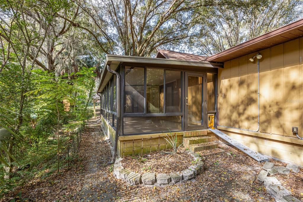 Active With Contract: $270,000 (3 beds, 2 baths, 1340 Square Feet)