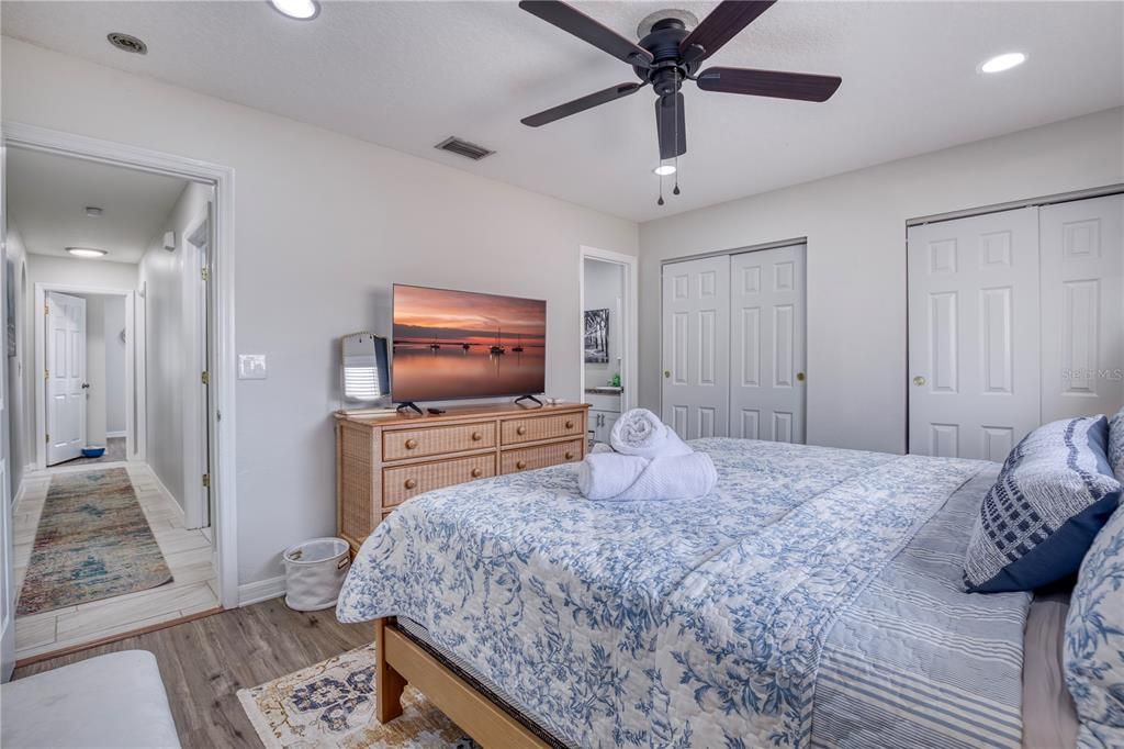 Active With Contract: $699,999 (4 beds, 0 baths, 1884 Square Feet)