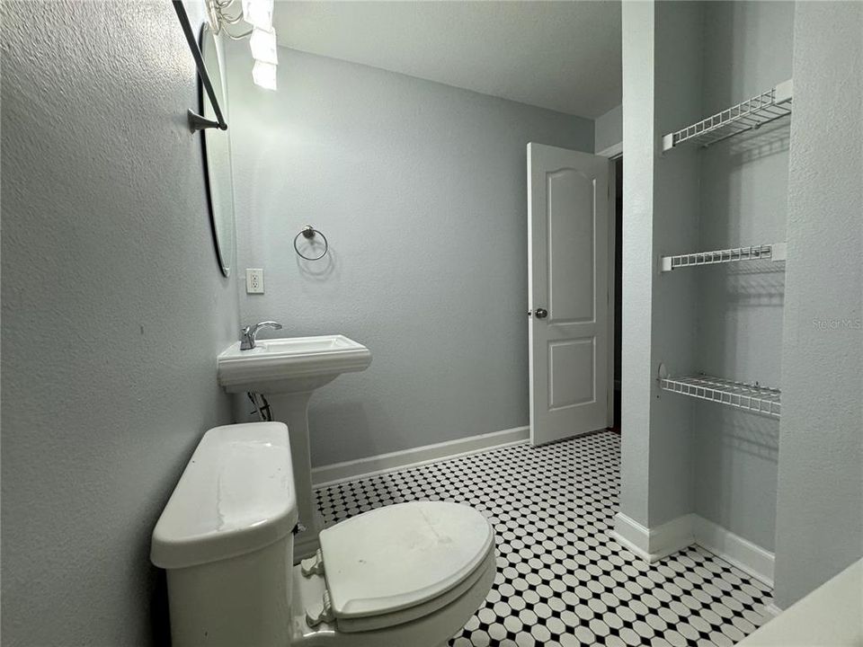 For Sale: $165,000 (2 beds, 2 baths, 993 Square Feet)