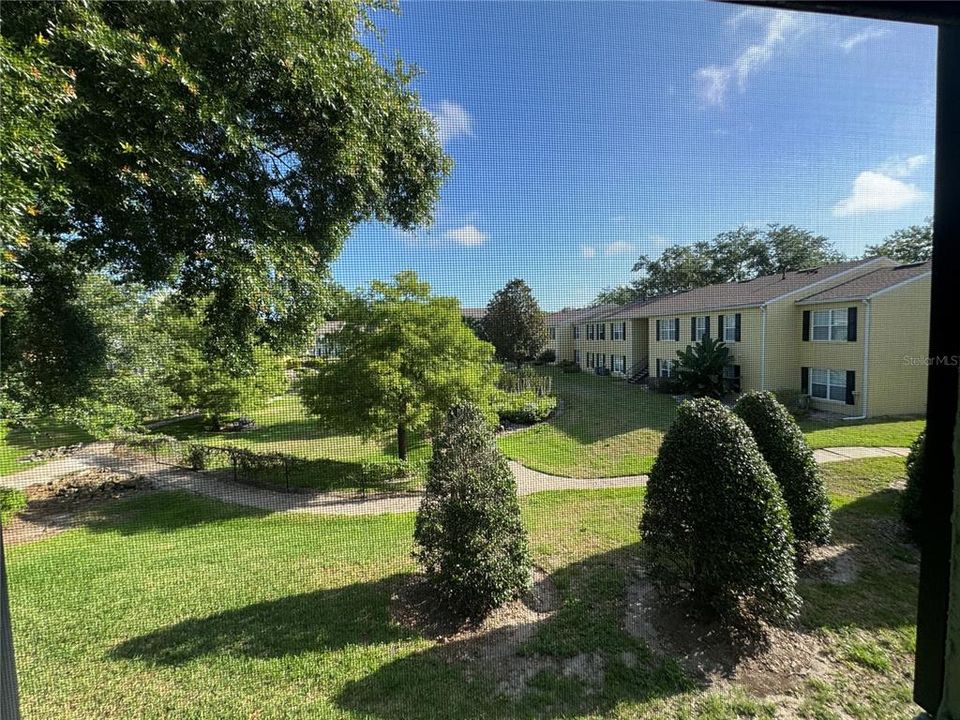 For Sale: $165,000 (2 beds, 2 baths, 993 Square Feet)