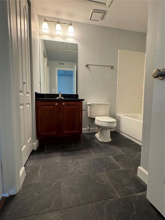 For Sale: $165,000 (2 beds, 2 baths, 993 Square Feet)