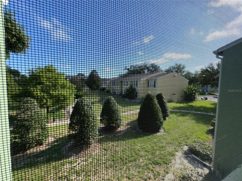 For Sale: $165,000 (2 beds, 2 baths, 993 Square Feet)