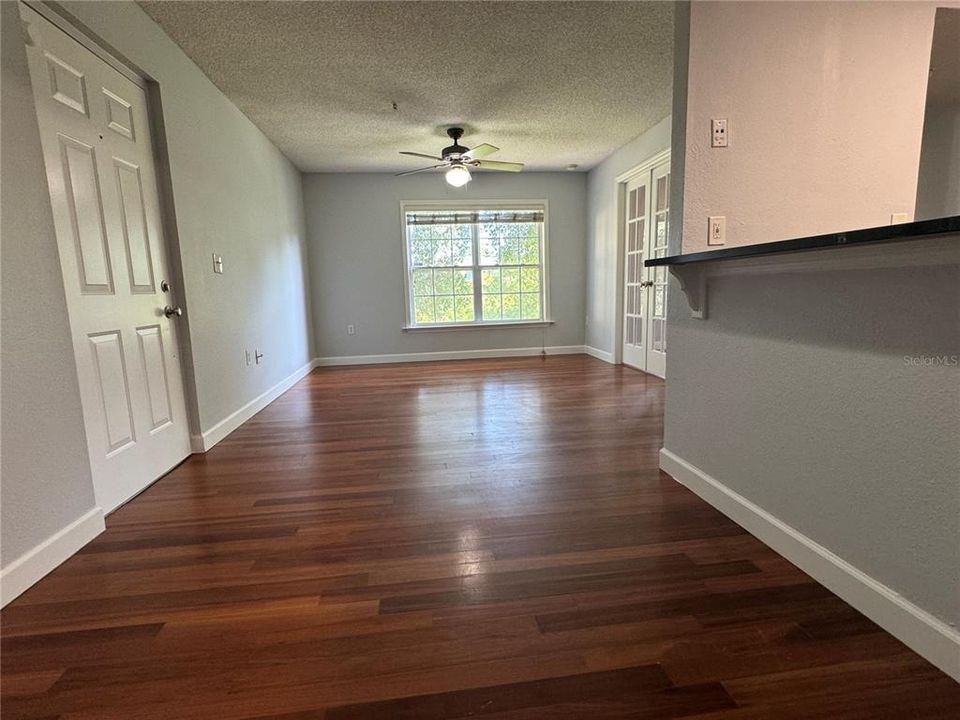 For Sale: $165,000 (2 beds, 2 baths, 993 Square Feet)