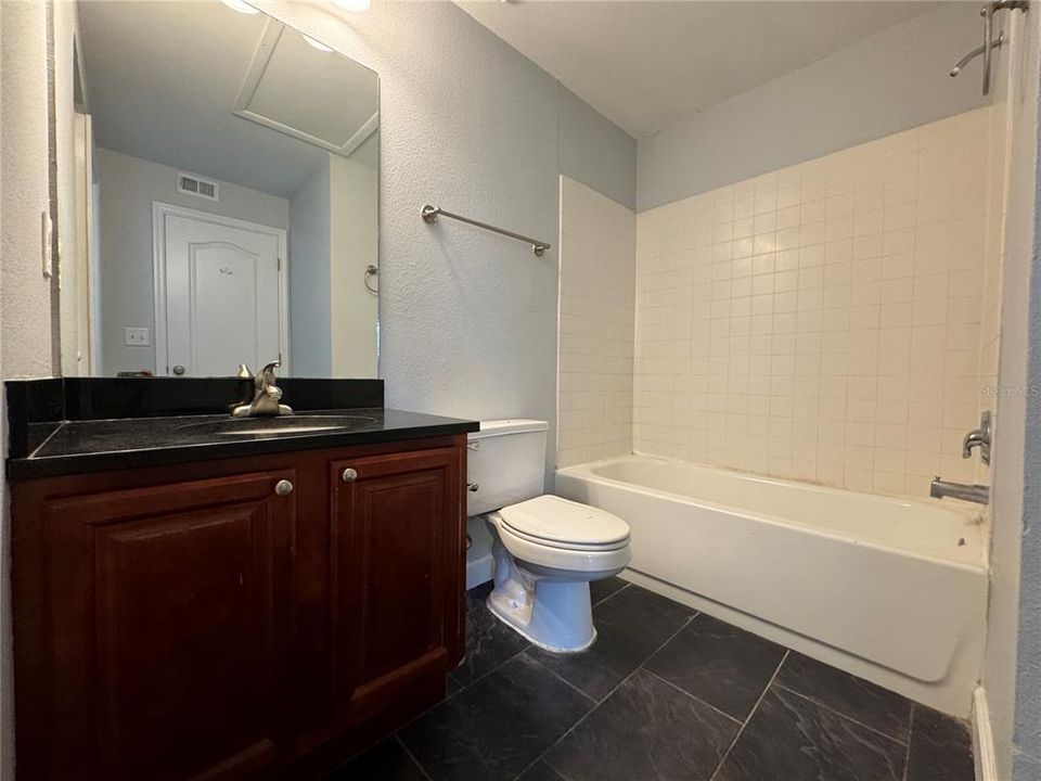 For Sale: $165,000 (2 beds, 2 baths, 993 Square Feet)