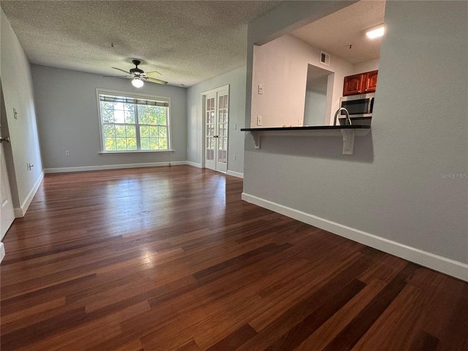 For Sale: $165,000 (2 beds, 2 baths, 993 Square Feet)