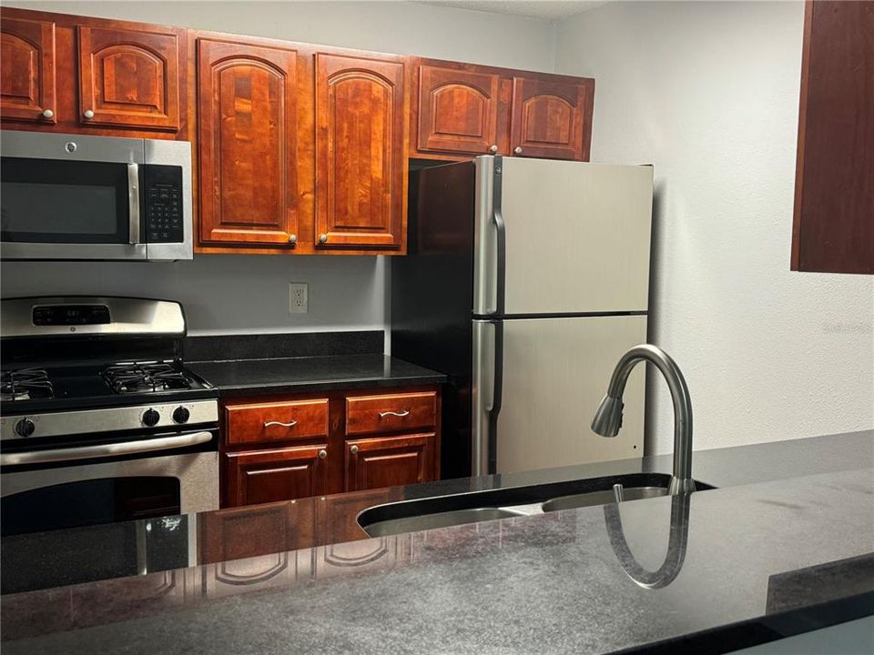 For Sale: $165,000 (2 beds, 2 baths, 993 Square Feet)