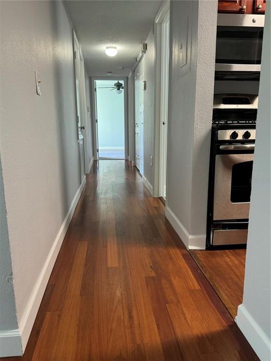 For Sale: $165,000 (2 beds, 2 baths, 993 Square Feet)