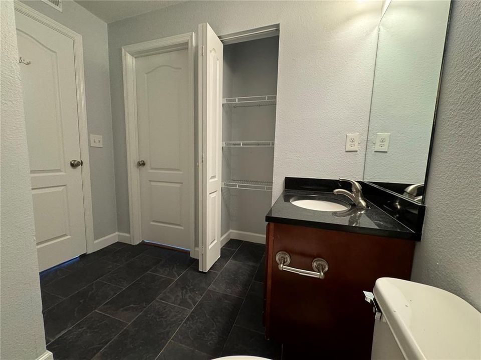 For Sale: $165,000 (2 beds, 2 baths, 993 Square Feet)