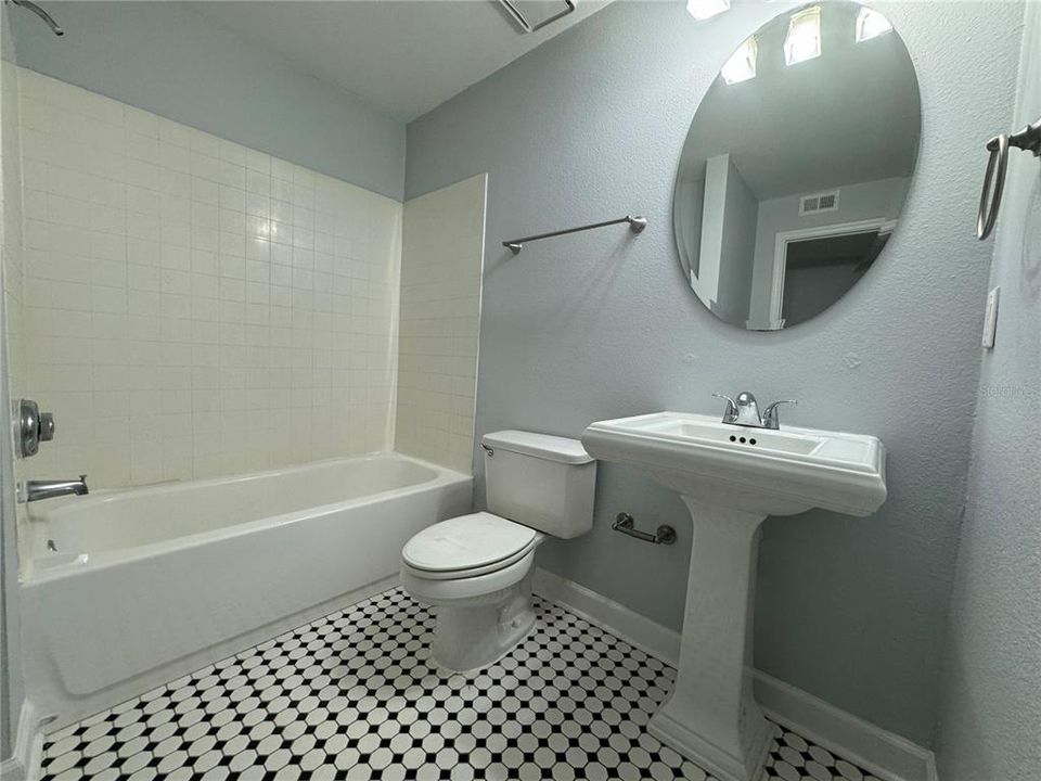 For Sale: $165,000 (2 beds, 2 baths, 993 Square Feet)