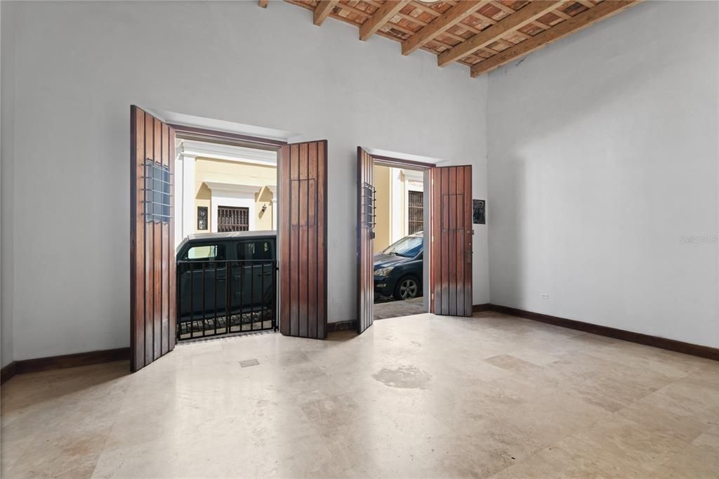 На продажу: $1,800,000 (2 спален, 2 ванн, 2050 Квадратных фут)