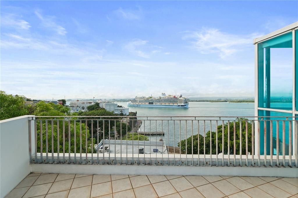 На продажу: $1,800,000 (2 спален, 2 ванн, 2050 Квадратных фут)