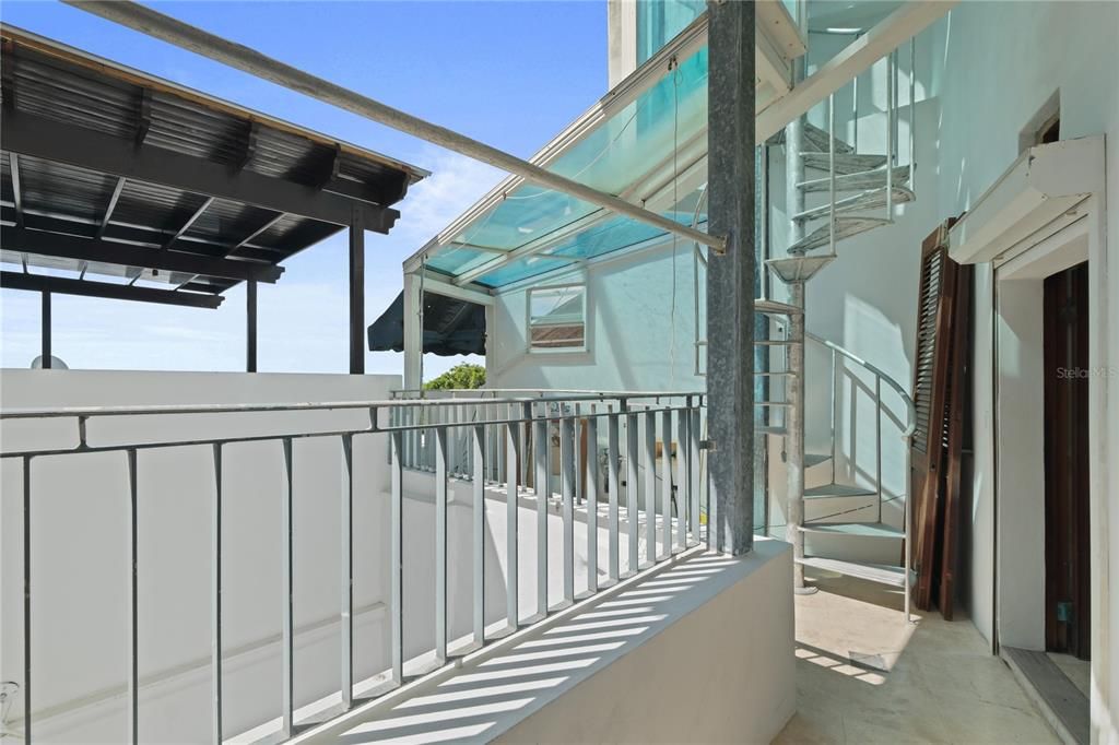 На продажу: $1,800,000 (2 спален, 2 ванн, 2050 Квадратных фут)