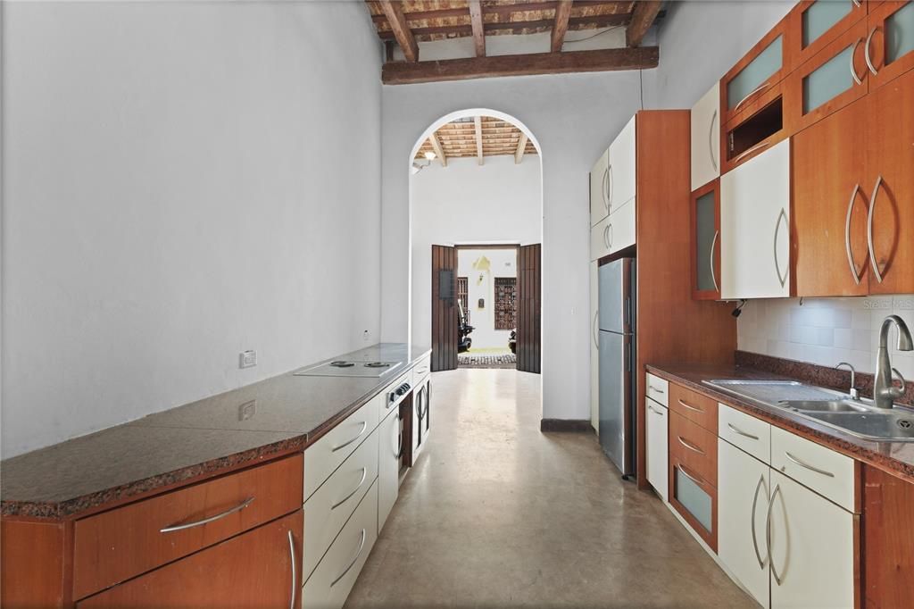 На продажу: $1,800,000 (2 спален, 2 ванн, 2050 Квадратных фут)