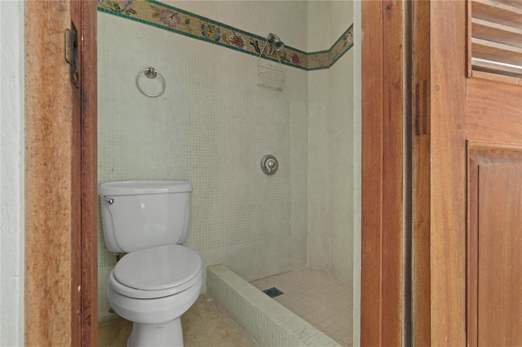 На продажу: $1,800,000 (2 спален, 2 ванн, 2050 Квадратных фут)