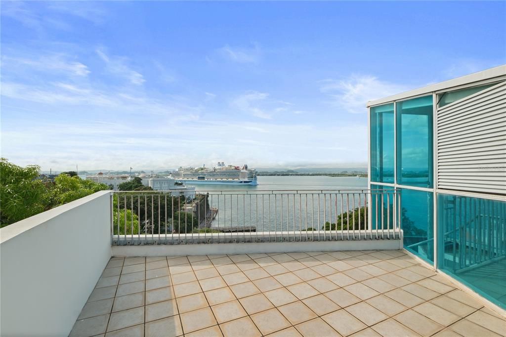 На продажу: $1,800,000 (2 спален, 2 ванн, 2050 Квадратных фут)