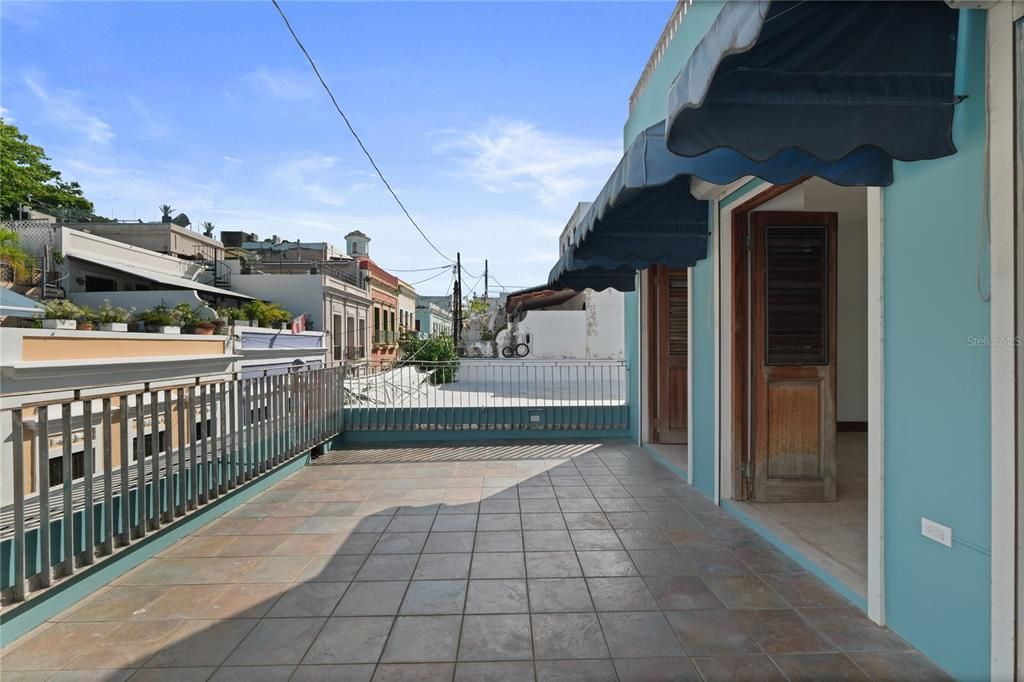 На продажу: $1,800,000 (2 спален, 2 ванн, 2050 Квадратных фут)