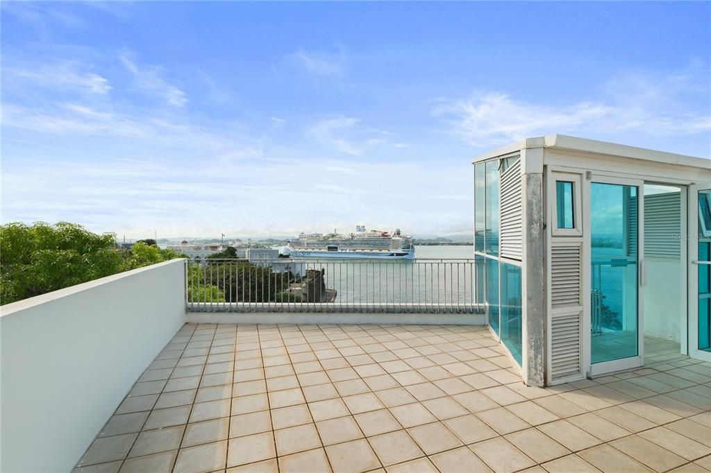 На продажу: $1,800,000 (2 спален, 2 ванн, 2050 Квадратных фут)