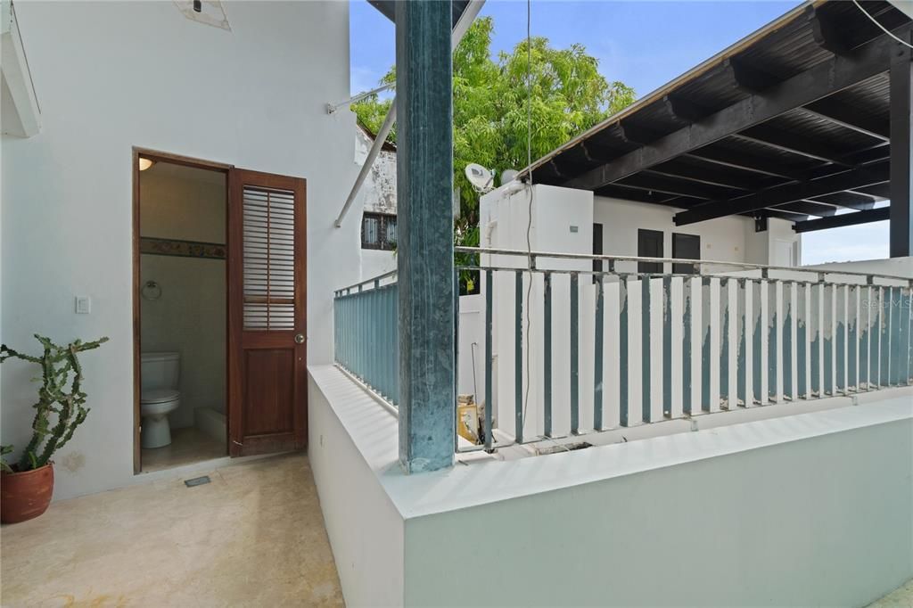 На продажу: $1,800,000 (2 спален, 2 ванн, 2050 Квадратных фут)