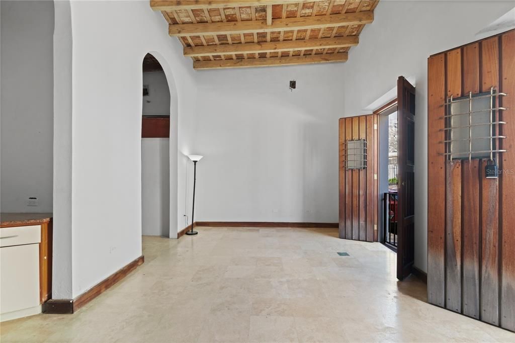 На продажу: $1,800,000 (2 спален, 2 ванн, 2050 Квадратных фут)