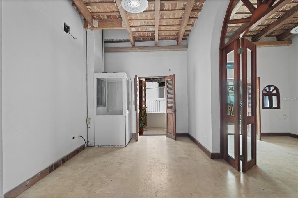 На продажу: $1,800,000 (2 спален, 2 ванн, 2050 Квадратных фут)