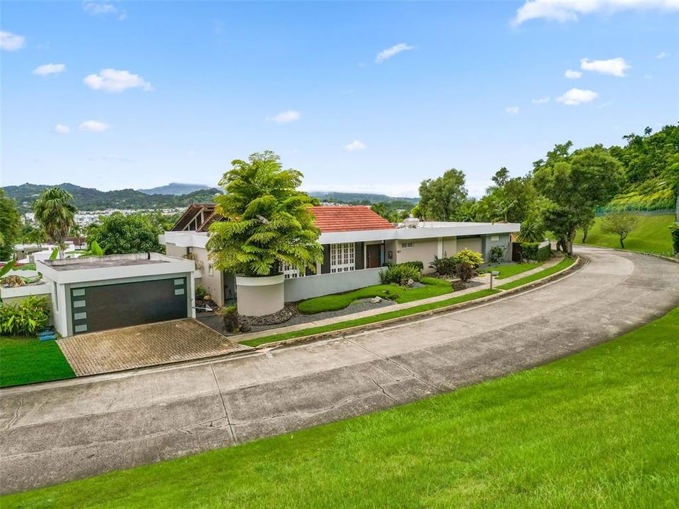 En Venta: $1,650,000 (4 camas, 2 baños, 2900 Pies cuadrados)