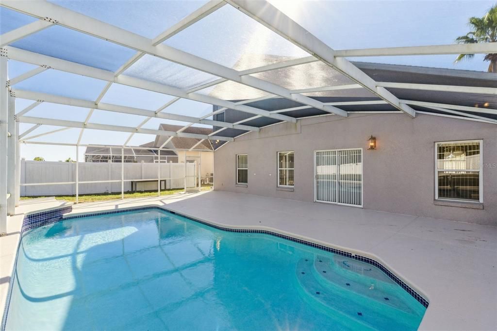 Activo con contrato: $2,695 (5 camas, 4 baños, 2322 Pies cuadrados)