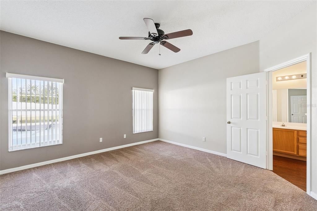 Activo con contrato: $2,695 (5 camas, 4 baños, 2322 Pies cuadrados)