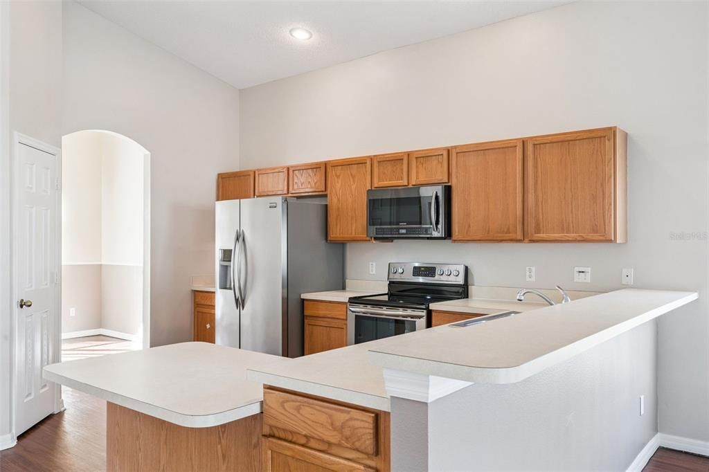 Activo con contrato: $2,695 (5 camas, 4 baños, 2322 Pies cuadrados)