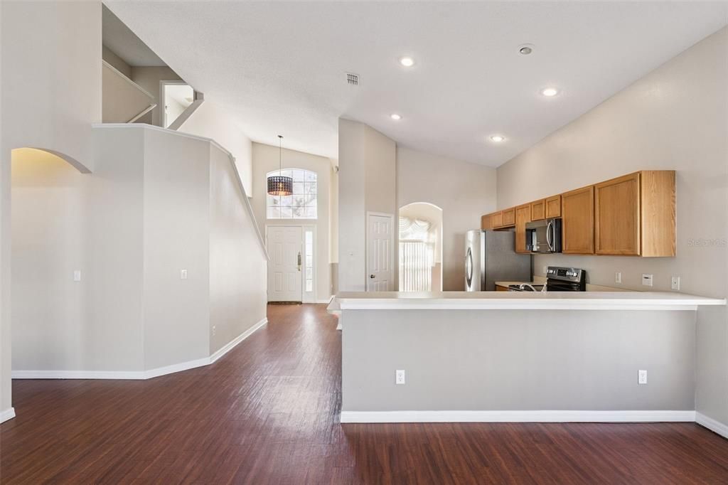 Activo con contrato: $2,695 (5 camas, 4 baños, 2322 Pies cuadrados)