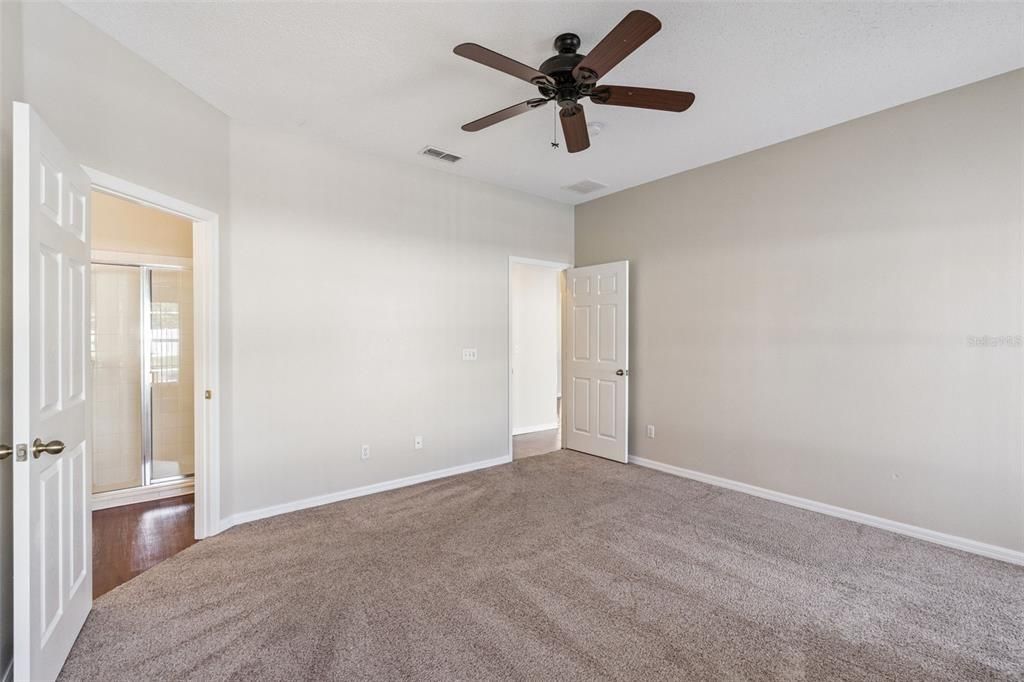 Activo con contrato: $2,695 (5 camas, 4 baños, 2322 Pies cuadrados)