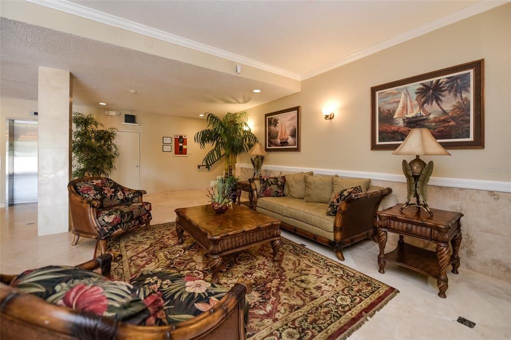 For Rent: $1,500 (1 beds, 1 baths, 714 Square Feet)