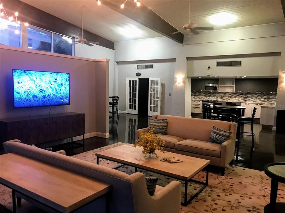 For Rent: $1,500 (1 beds, 1 baths, 714 Square Feet)