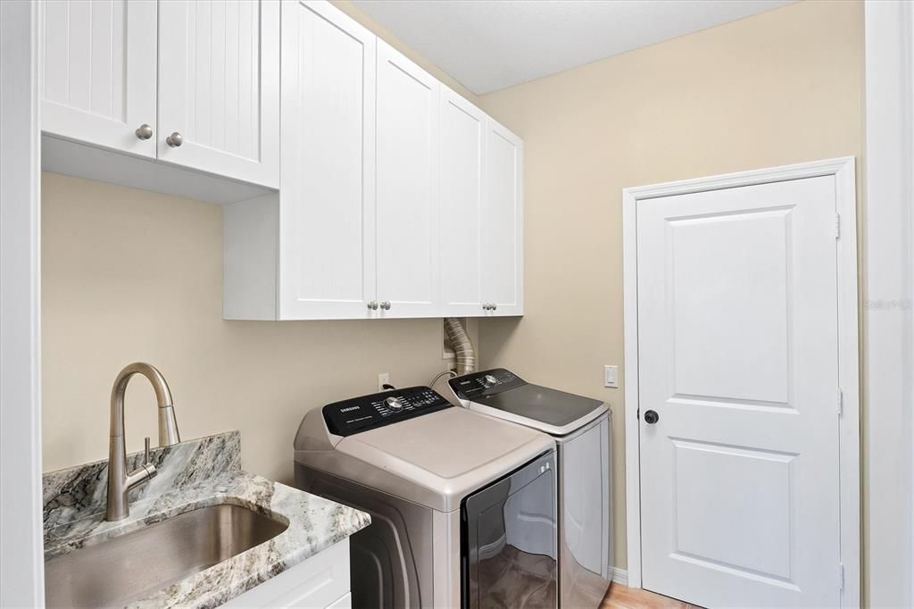 合同活跃: $569,000 (3 贝兹, 2 浴室, 1950 平方英尺)