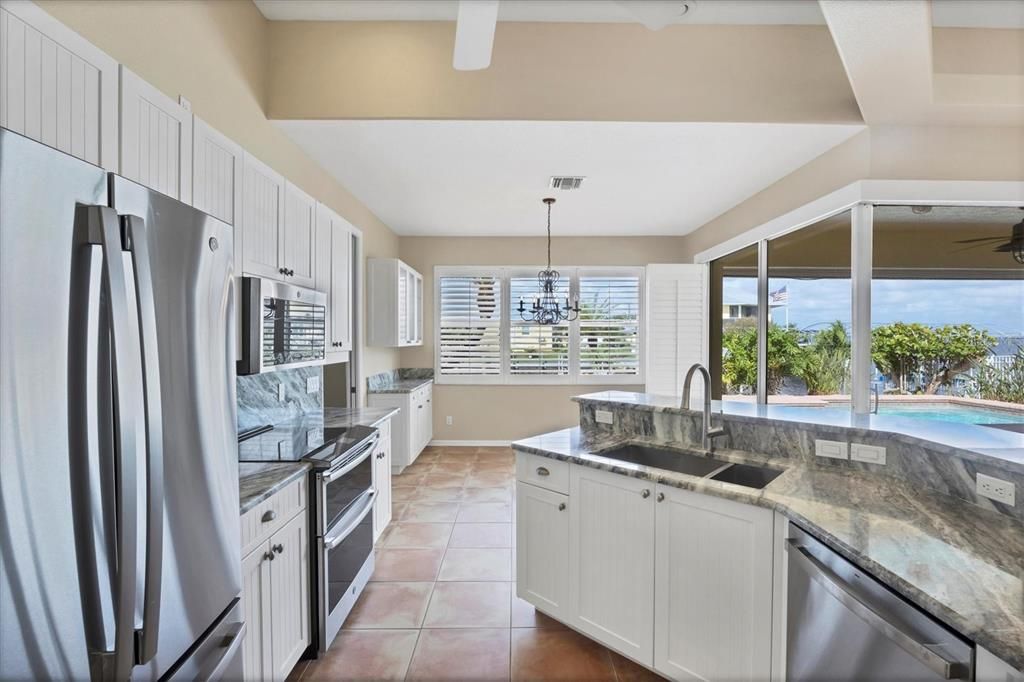 合同活跃: $569,000 (3 贝兹, 2 浴室, 1950 平方英尺)