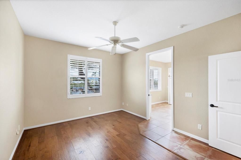 合同活跃: $569,000 (3 贝兹, 2 浴室, 1950 平方英尺)