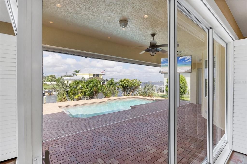 合同活跃: $569,000 (3 贝兹, 2 浴室, 1950 平方英尺)