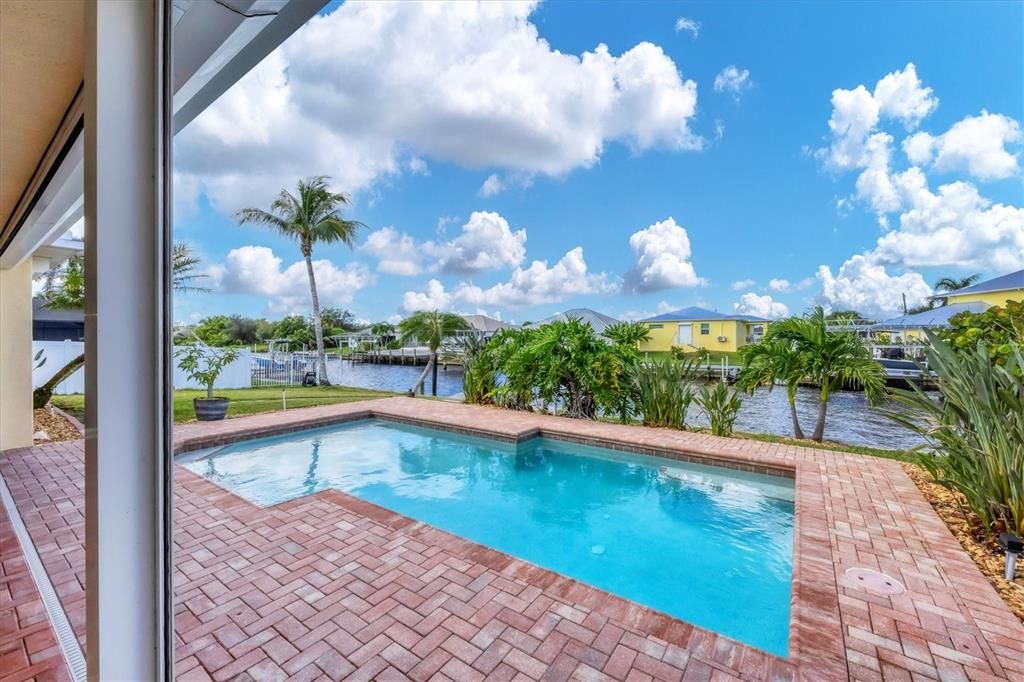 合同活跃: $569,000 (3 贝兹, 2 浴室, 1950 平方英尺)