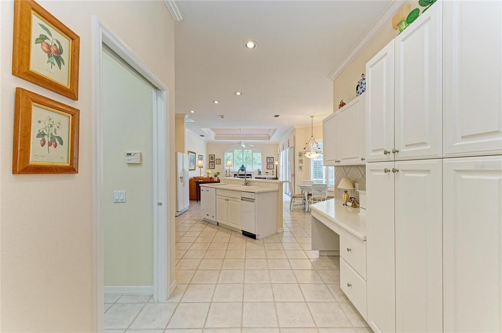 Под контрактом: $580,000 (3 спален, 2 ванн, 2410 Квадратных фут)