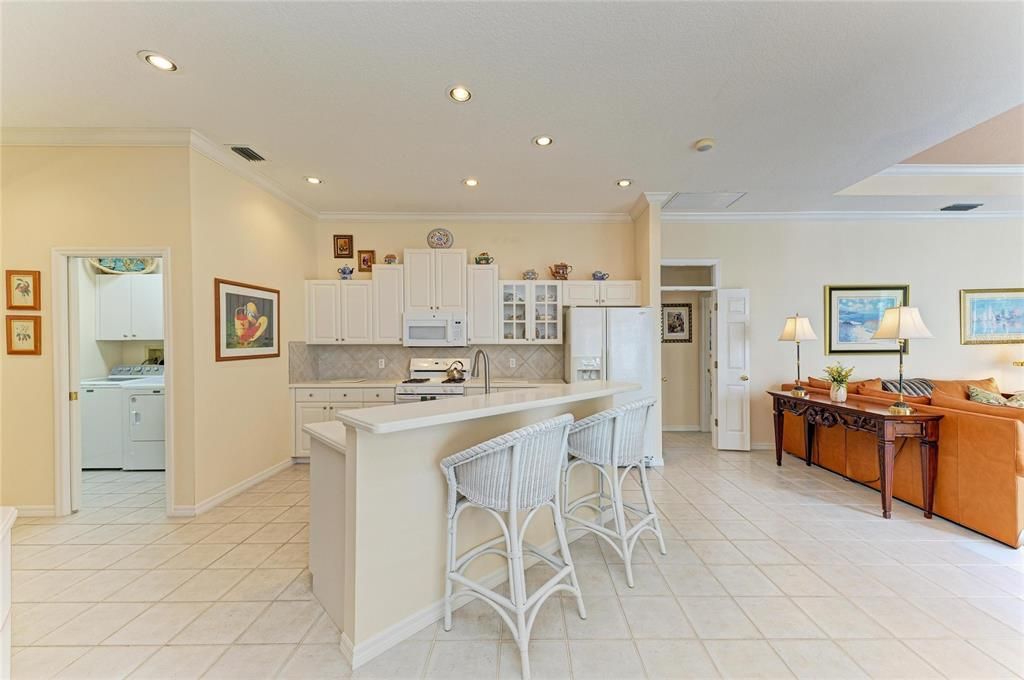 Под контрактом: $580,000 (3 спален, 2 ванн, 2410 Квадратных фут)