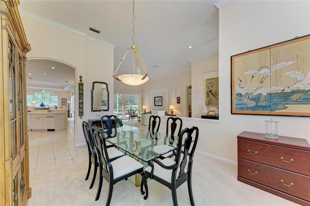 Под контрактом: $580,000 (3 спален, 2 ванн, 2410 Квадратных фут)