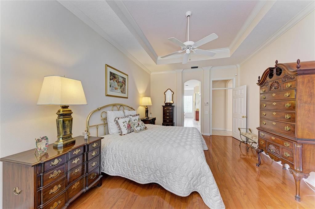 Под контрактом: $580,000 (3 спален, 2 ванн, 2410 Квадратных фут)