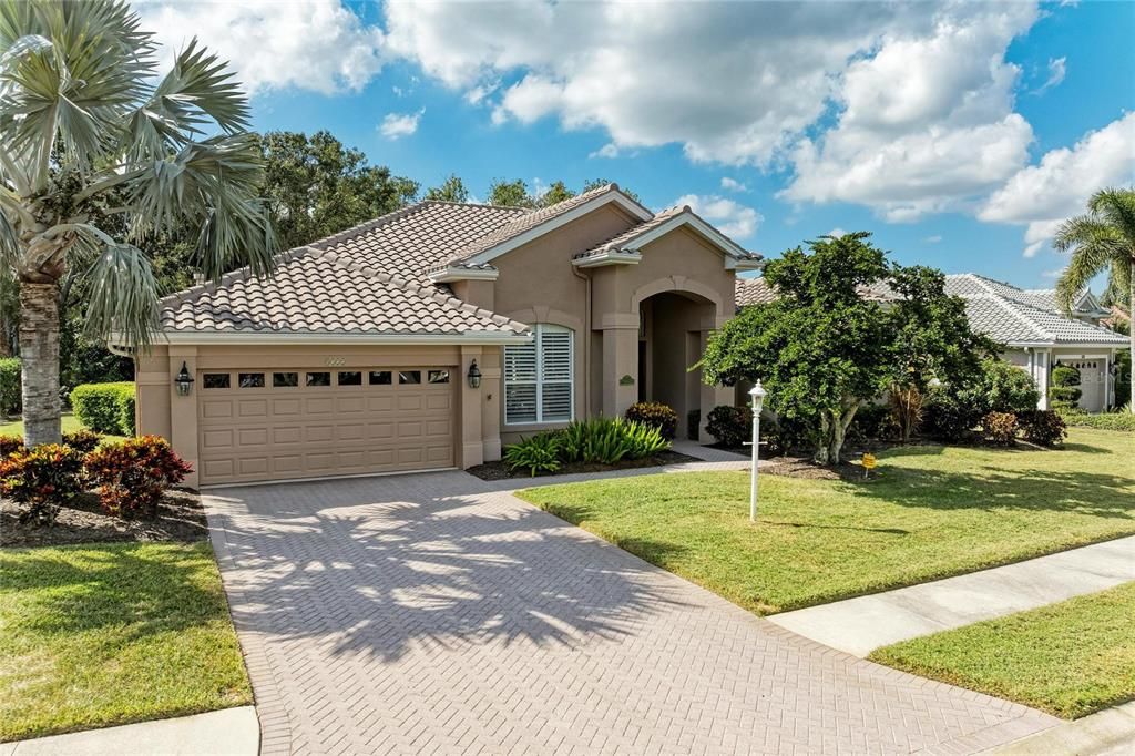 Под контрактом: $580,000 (3 спален, 2 ванн, 2410 Квадратных фут)