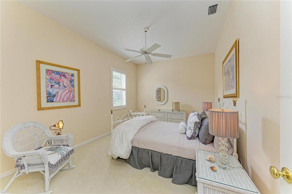 Под контрактом: $580,000 (3 спален, 2 ванн, 2410 Квадратных фут)