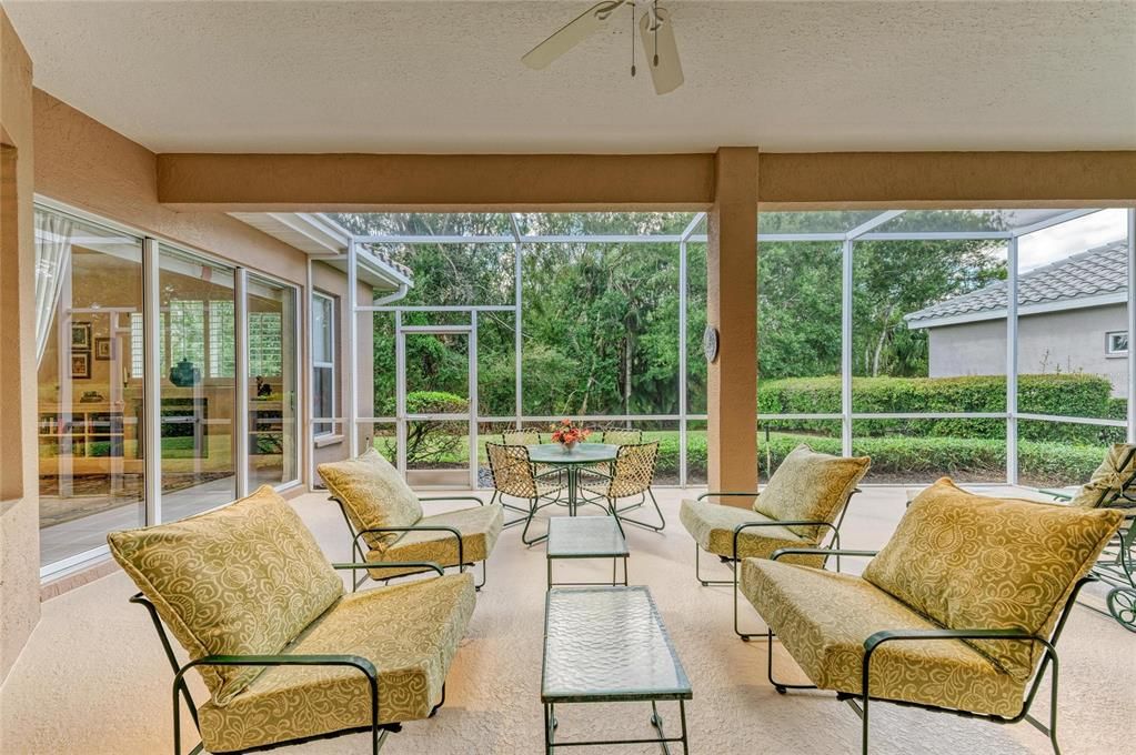 Под контрактом: $580,000 (3 спален, 2 ванн, 2410 Квадратных фут)